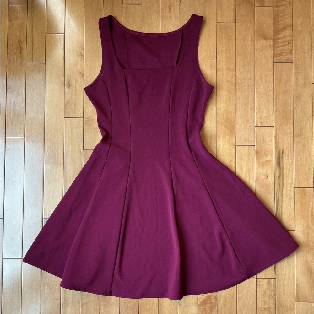 Elegant Burgundy Sleeveless Dress